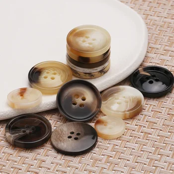 Toptan reçine düğmeler takım elbise ceket yuvarlak dört göz dekoratif düğmeler desen trençkot yün ceket düğmeleri